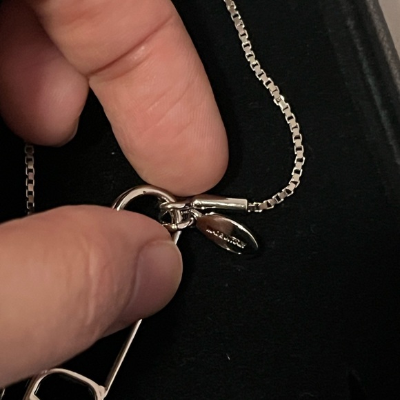 BNWT Valentino Men Necklace V Logo Silver Palladium - Picture 6 of 10